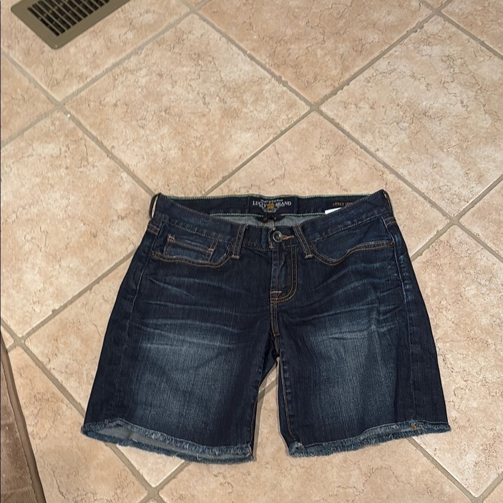 Lucky Brand Abbey woman's rolled shorts In a dark blue denim